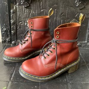 Brown Clemency Dr. Martens ♥️